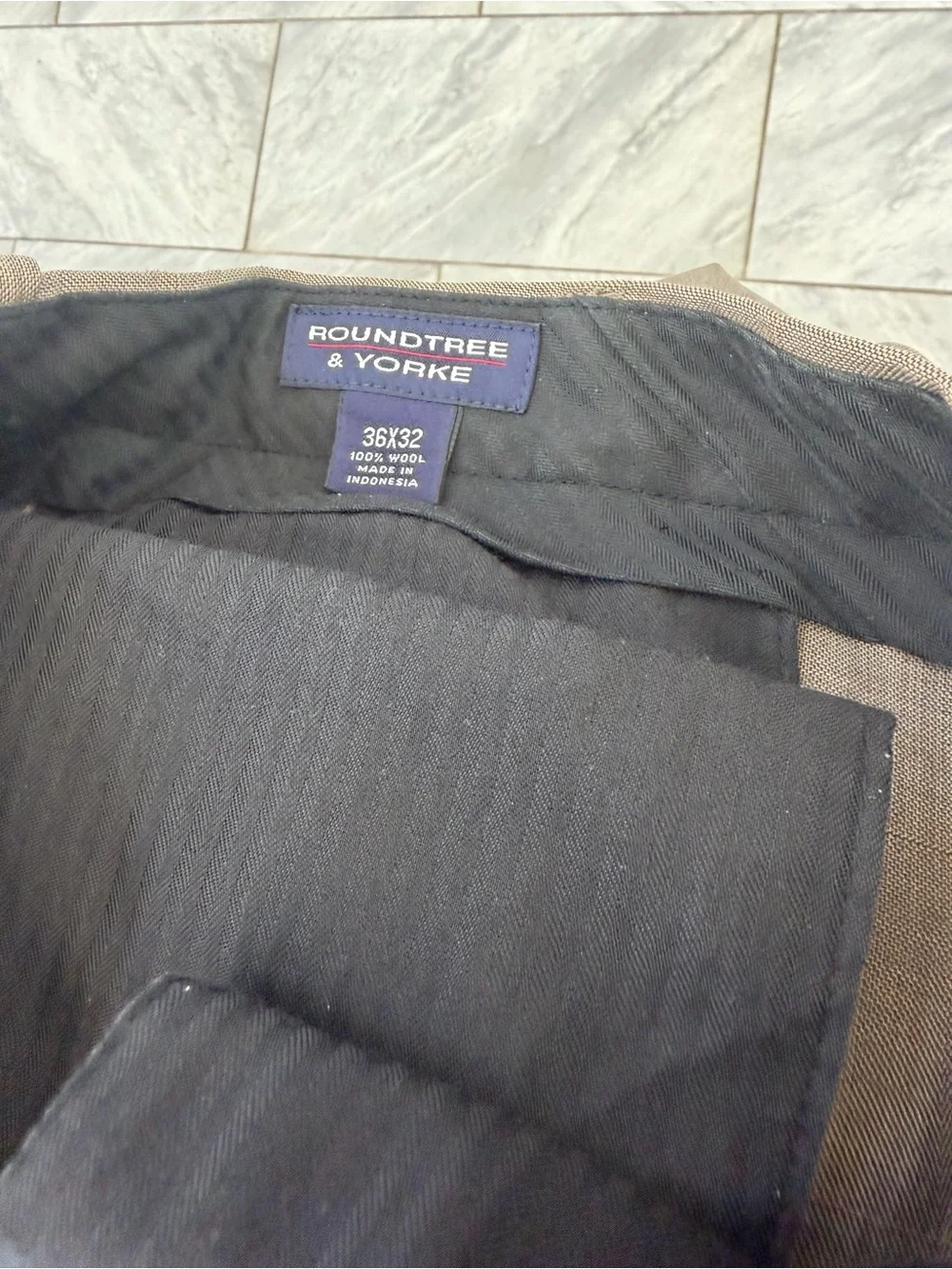 Roundtree & Yorke Men's Dress Pants in Taupe Brown